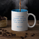 おもしろいパーソナライズされた生き延びOffice Meeting ツートーンマグカップ<br><div class="desc">Iおもしろい Office Meeting Coffee Mugは以下の文字と一緒に生き延び「私は次の会議とEメールが必要だった」を掲げている。提供されている文字・ボックスで文字を編集してパーソナライズ。©Evco Studio www.zazzle.com/store/evcostudioによる設計</div>