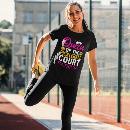おもしろいパーソナライズされた・クイーン・オブ・ザ・ピックルボール・コート Tシャツ