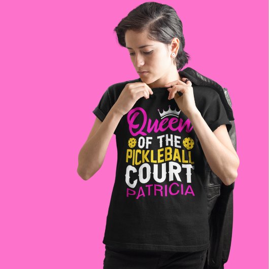 おもしろいパーソナライズされた・クイーン・オブ・ザ・ピックルボール・コート Tシャツ