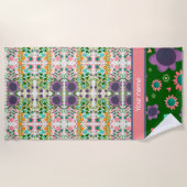 おもしろいパープルフローラ名前をカスタムするパターントレンディー ビーチタオル (正面)