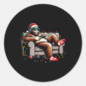 おもしろいビッグフートゲーマークリスマスサスカッチクリスマス信じ ラウンドシール (正面)