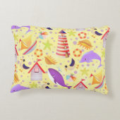 おもしろいビーチ黄 アクセントクッション (裏面)