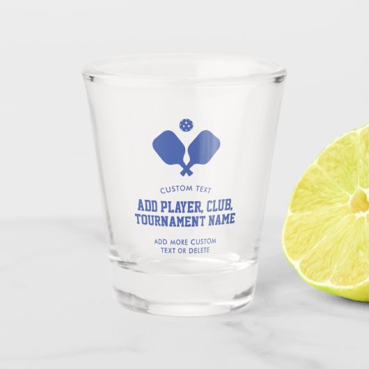 おもしろいピックボールパーティーブルーパドルボールカスタム ショットグラス (正面)