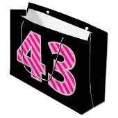 おもしろいピンクのストライプのな"43"; 幸せな第43誕生日; 名前 ラージペーパーバッグ (正面アングル)