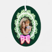 おもしろいピンクグリーンネオンライツクリスマスリース写真 メタルオーナメント (正面左)