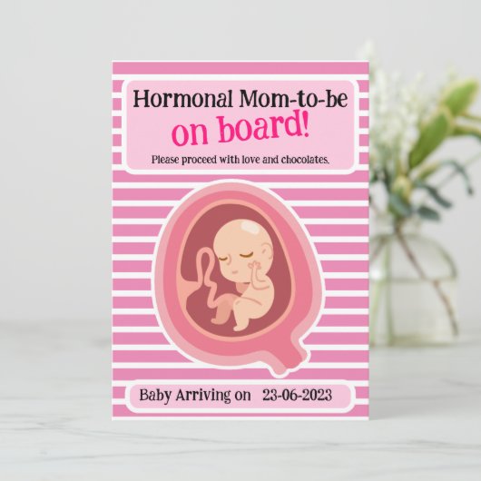おもしろいピンクストライプの妊娠告知カード 招待状 (スタンド正面)