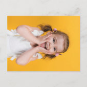 おもしろいピンクバースデーパーティーモダン漫画写真 インビテーションポストカード (裏面)