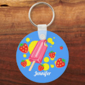 おもしろいピンクポップシクルとイチゴイラストレーション キーホルダー (正面)