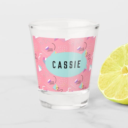 おもしろいピンク1990sスローバックグラフィックスパーソナライズされた ショットグラス (正面)