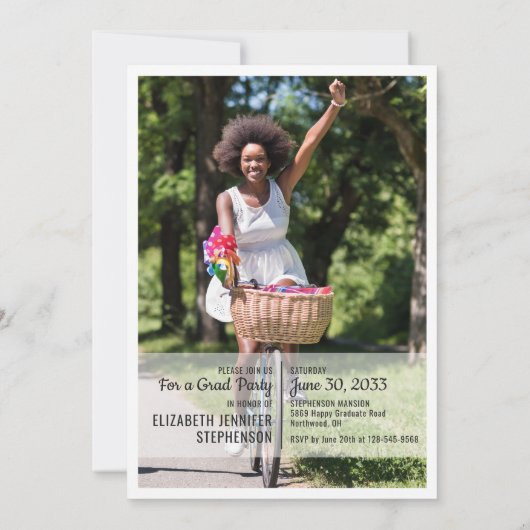 おもしろいファクト2写真モダン卒業 招待状 (裏面)