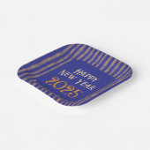 おもしろいフェスティバルハッピーニューイヤー真夜中の青ストライプ色 ペーパープレート (傾斜あり)