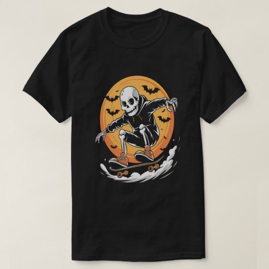おもしろいフルムーンハロウィーンの下のスケルトンスケートボード Tシャツ (デザイン正面)