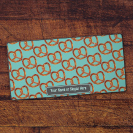 おもしろいプレッツェルスナック – クラーチニーツイスト – カスタム文字 デスクマット