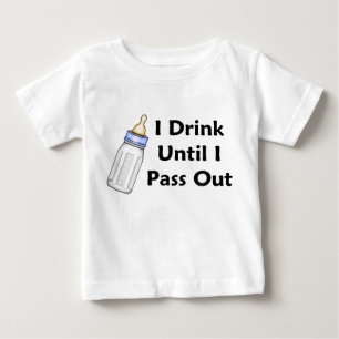 おもしろいベビーボトル飲み過ぎるまで飲む ベビーTシャツ