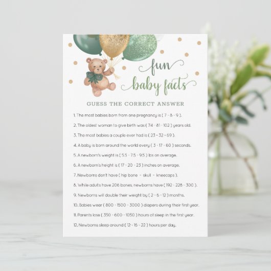 おもしろいベビー事実ゲーム赤ちゃんシャワーテディベアカード 招待状 (スタンド正面)