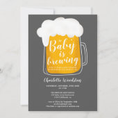 おもしろいベビー醸造用ビールパイントダークグレーベビーシャワー 招待状 (正面)