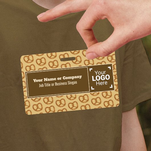 おもしろいベーカリーまたはコーヒーショッププレッツェルモチーフ、あなたのロゴ バッジ