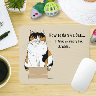おもしろいベージュの三色猫の箱ユーモアをキャッチ マウスパッド