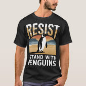 おもしろいペンギンの抵抗アクティビズム Tシャツ (正面)
