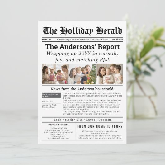 おもしろいホリデーニュースペーパーカード家族3枚の写真ニュース シーズンカード (スタンド正面)