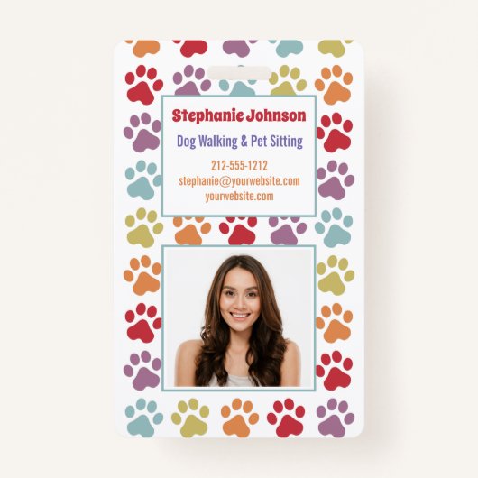 おもしろいホワイトレインボーカラーポープリントドッグウォーカーID バッジ (正面)