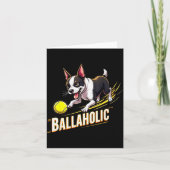 おもしろいボール中毒のボストンテリア犬がボスティーを追いかける カード (正面)