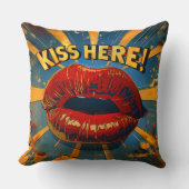 おもしろいポップ・アートのレトロアート「キスはこちら！」 クッション (正面)