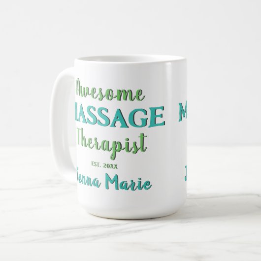 おもしろいマッサージセラピストティール（緑がかった色）文字アート コーヒーマグカップ (正面左)