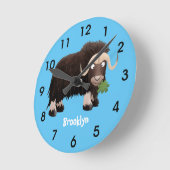 おもしろいムスク牛のイラストレーションの時計 ラウンド壁時計 (傾斜)