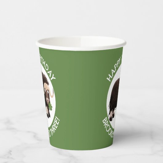 おもしろいムスク牛のパーソナライズされた誕生日 紙コップ (左)