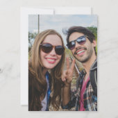 おもしろいモダンカラフル漫画ブックフォト結婚ズ セーブザデート (裏面)