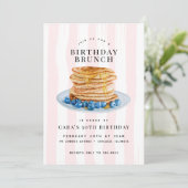 おもしろいモダンピンクブルーベリーパンケーキ誕生日ブランチ 招待状 (スタンド正面)