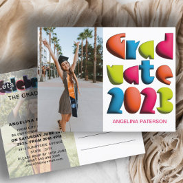 おもしろいモダンブライトカラー文字大学院パーティー インビテーションポストカード