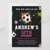 おもしろいモダン女子ピンクとブラックサッカースポーツボール 招待状 (正面)