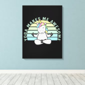 おもしろいヨガをするかわいいユニコーンおもしろい。ヨガ キャンバスプリント (インサイチュ (ウッドフロア))