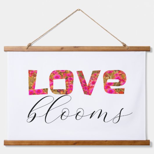 おもしろいラブ開花ワードアート熱いピンクと白 吊り下げ型タペストリー (正面)