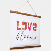 おもしろいラブ開花ワードアート熱いピンクと白 吊り下げ型タペストリー (傾斜あり)