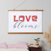 おもしろいラブ開花ワードアート熱いピンクと白 吊り下げ型タペストリー (寝室)