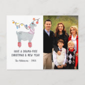 おもしろいラマをテーマにしたクリスマスファミリー写真 シーズンポストカード (正面)