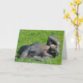 おもしろいリラックスのチンパンジー動物写真 カード (黄色い花)