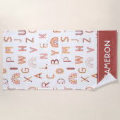 おもしろいレインボーアルファベットパターン ビーチタオル (正面)