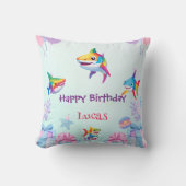 おもしろいレインボーシャーク誕生日バルーンパーティーファミリー クッション (正面)