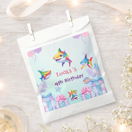 おもしろいレインボーシャーク誕生日バルーンパーティーファミリー フェイバーバッグ (クリップ留めされた状態)