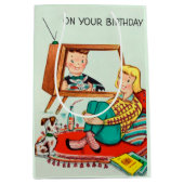 おもしろいレトロヴィンテージ誕生日 ミディアムペーパーバッグ (正面)