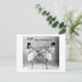 おもしろいヴィンテージシスターズキッキングミーダンス ポストカード (スタンド正面)