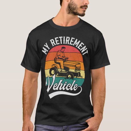 おもしろい乗用芝刈り機の定年退職車 Tシャツ (正面)