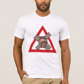おもしろい交通渋滞警告の道路標識 Tシャツ (正面)