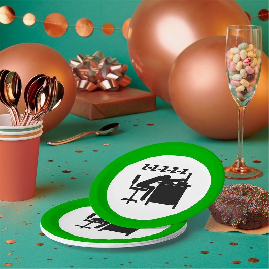 おもしろい会社員は机で寝ている ペーパープレート