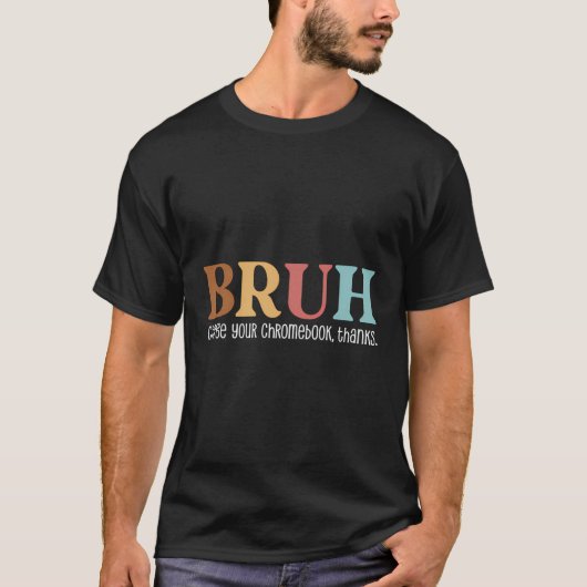 おもしろい先生BruhがChromebookを充電感謝していする Tシャツ (正面)