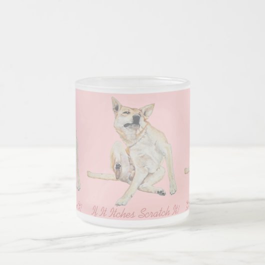 おもしろい写真のスローガンで痒い犬 フロストグラスマグカップ (中央)